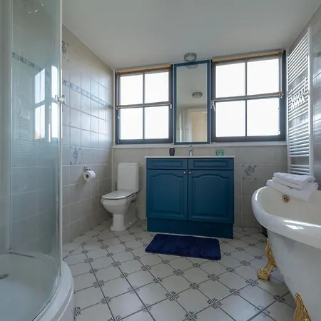 Villa W Electric Charging & Parking *